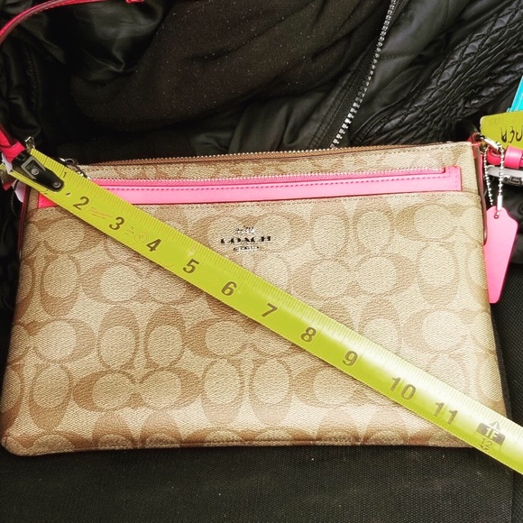 ⚡️🆕 Coach East/West Crossbody Pop Out Pink Pouch - Picture 7 of 7